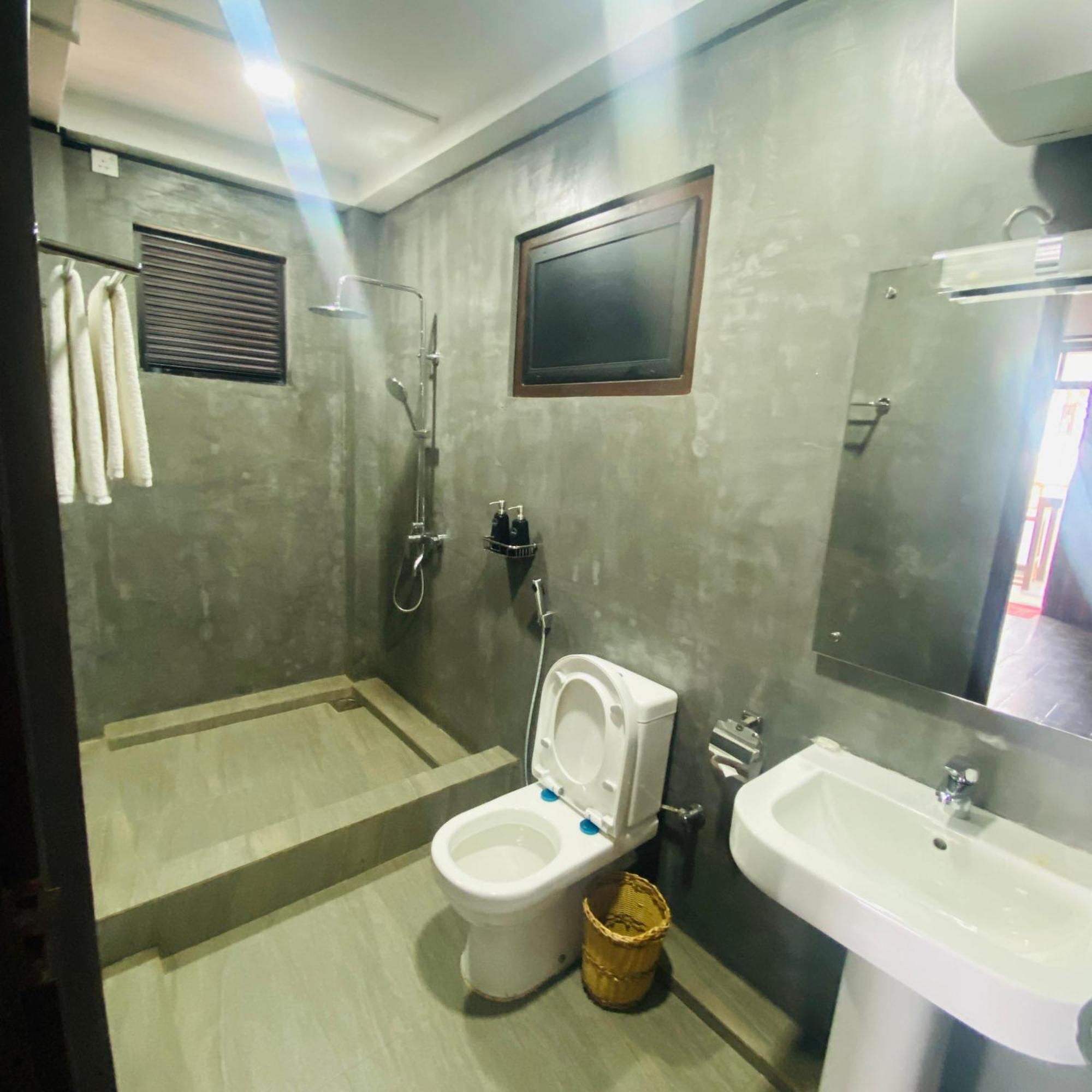 Shima Guni Beach Club Hotel Matara Room photo