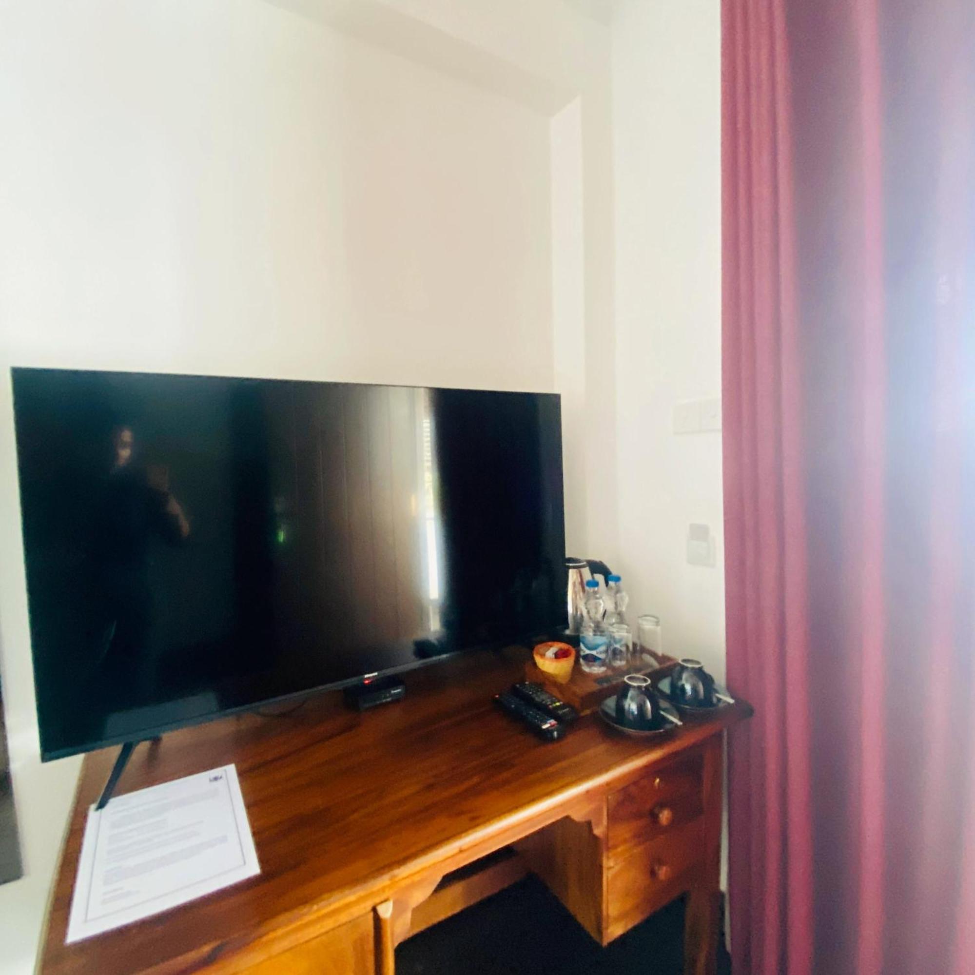 Shima Guni Beach Club Hotel Matara Room photo