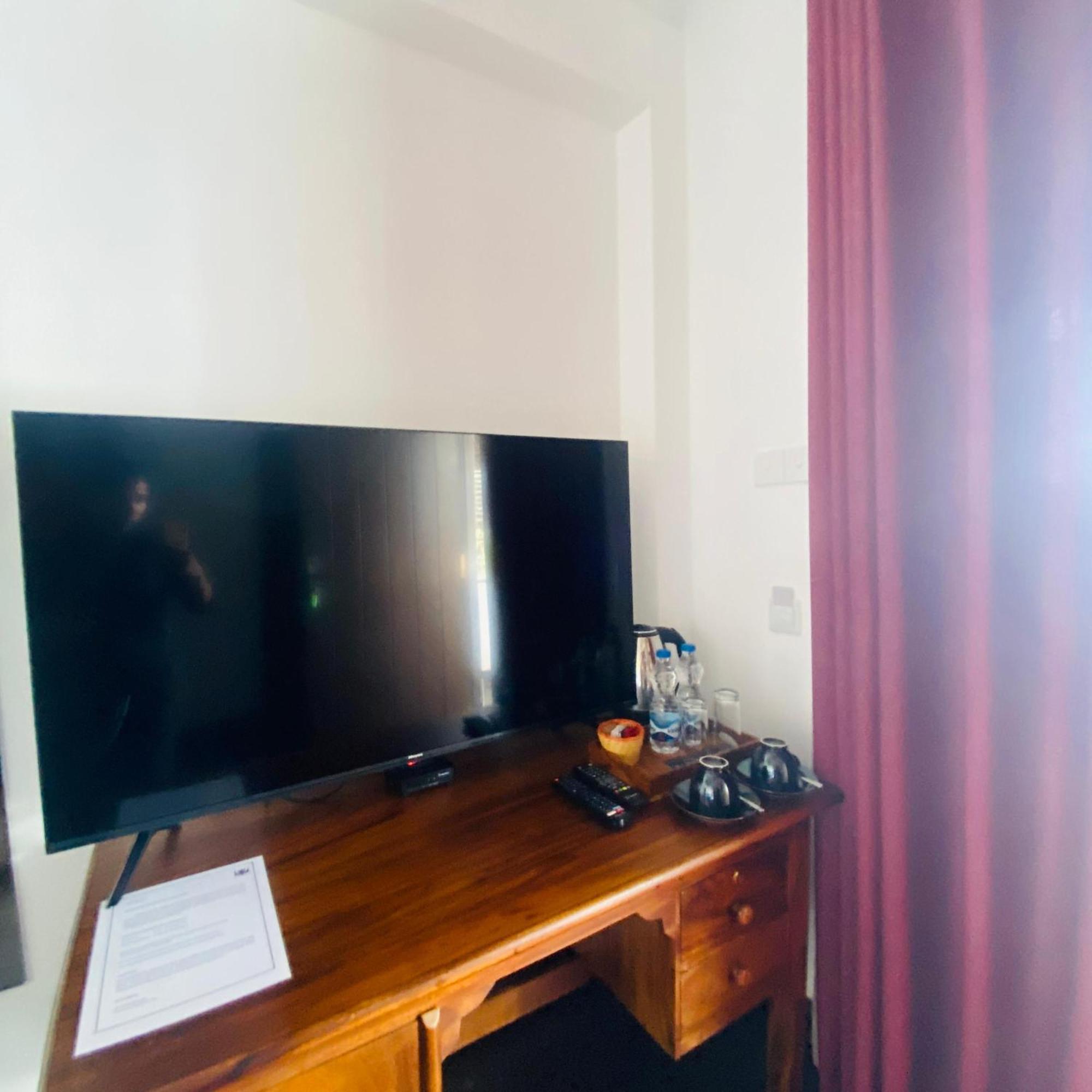 Shima Guni Beach Club Hotel Matara Room photo